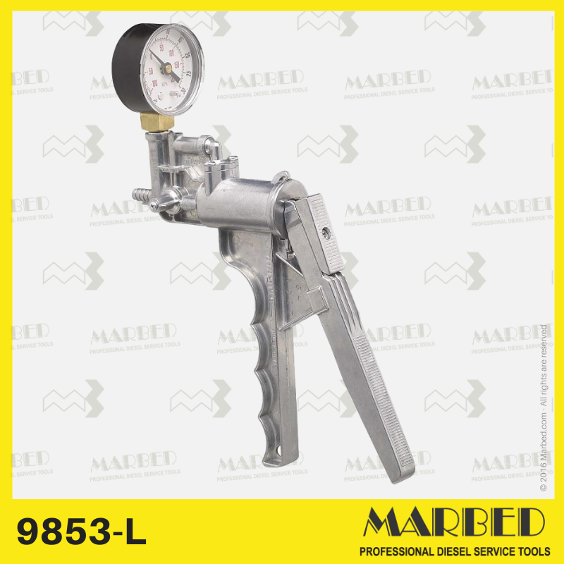 Pompa manuale metallica per eseguire i seguenti test:
- pressione diesel fino a + 1,5 bar su turbocompressore, valvola di controllo del flusso LDA, turbine, ecc.
- vuoto -1000 mbar su turbocompressore benzina, filtri valvole, membrana per regolatore pompa diesel, ecc.