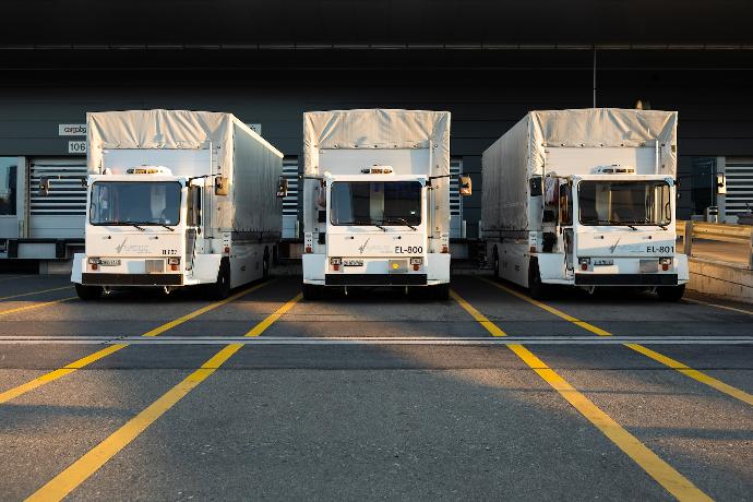 white and brown rv trailer